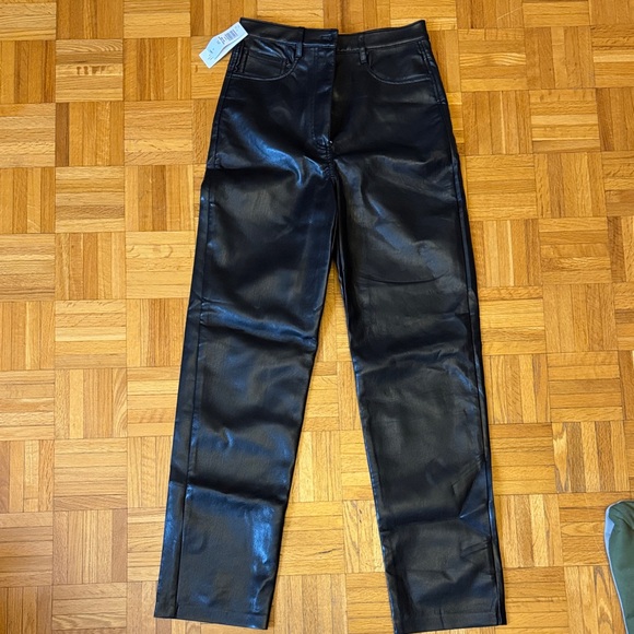 Aritzia Pants - Aritzia Black Straight Leg Pants